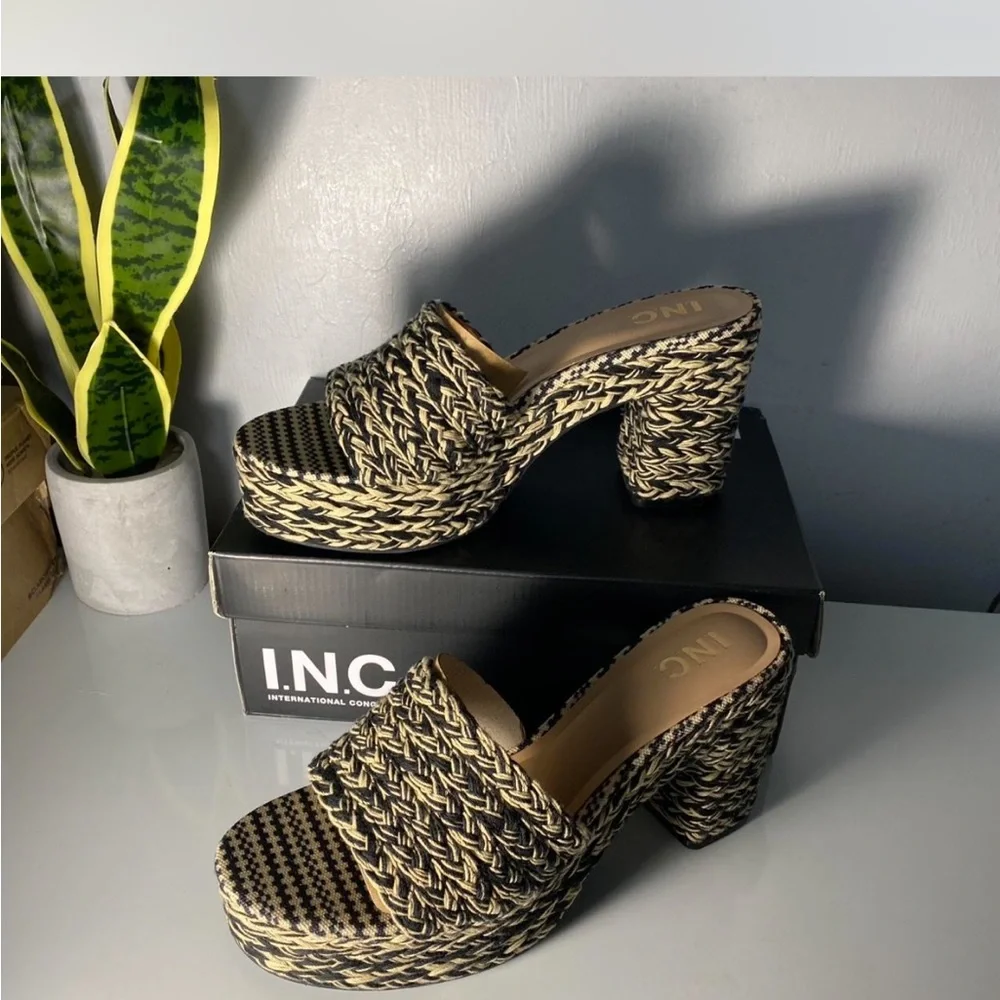 INC International Concepts‎ Black and Tan Woven Platform Sandals
